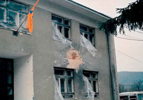 24. Zgrada vatrogasnog doma nasuprot zgrade srednje škole u kojoj su bili smješteni krčki borci.