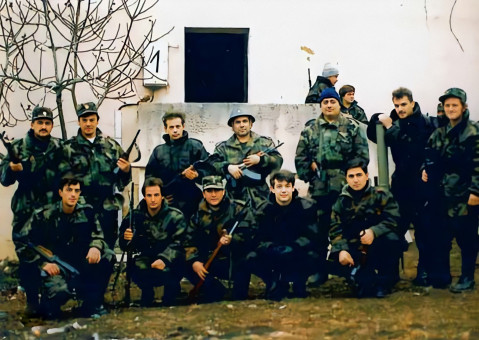 41. Dio pripadnika 3. satnije 4. bojne na obuci pred odlazak na ličko bojište; baza krčkih boraca na Krku. Kijac – Njivice, prosinac 1991.