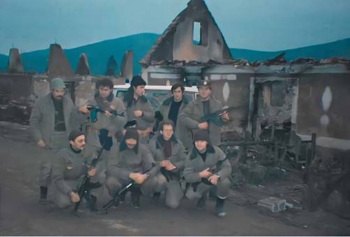 68. Odjeljenje saniteta u sigurnim rukama izviđača 4. krčke bojne, selo Žakule, Drenov Klanac, 1. prosinac 1991.