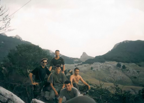 8. S lijeva na desno: Damir Petrov, Igor Ilijić (stoji), Renato Capić, Nedjeljko Kosić i Ivan Galantić na Velebitu