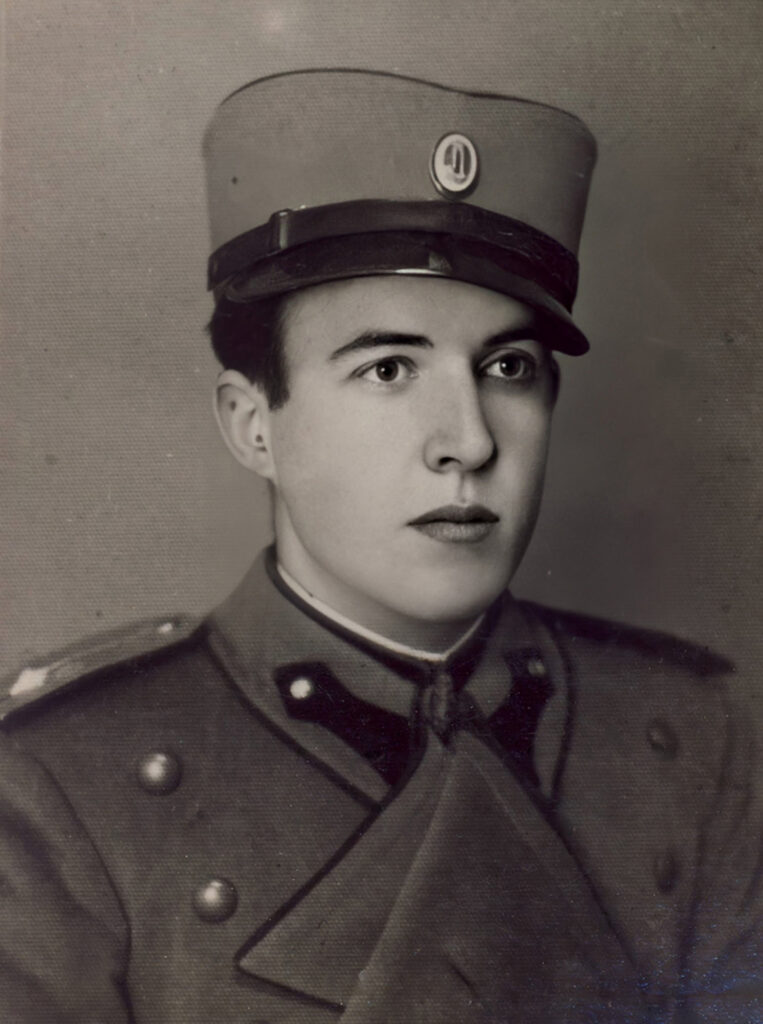 MRAKOVČIĆ VJENCESLAV, Andračić, r. 1914. g. u Puntu. Bio je aktivni pot poručnik u vojsci Kraljevine Jugoslavije. Stupio u NOV 9. rujna 1943. Poginuo polovinom 1944. g. kao komandant Inženjerskog bataljona 11. korpusa kod sela Frkašića, blizu Korenice u Lici.