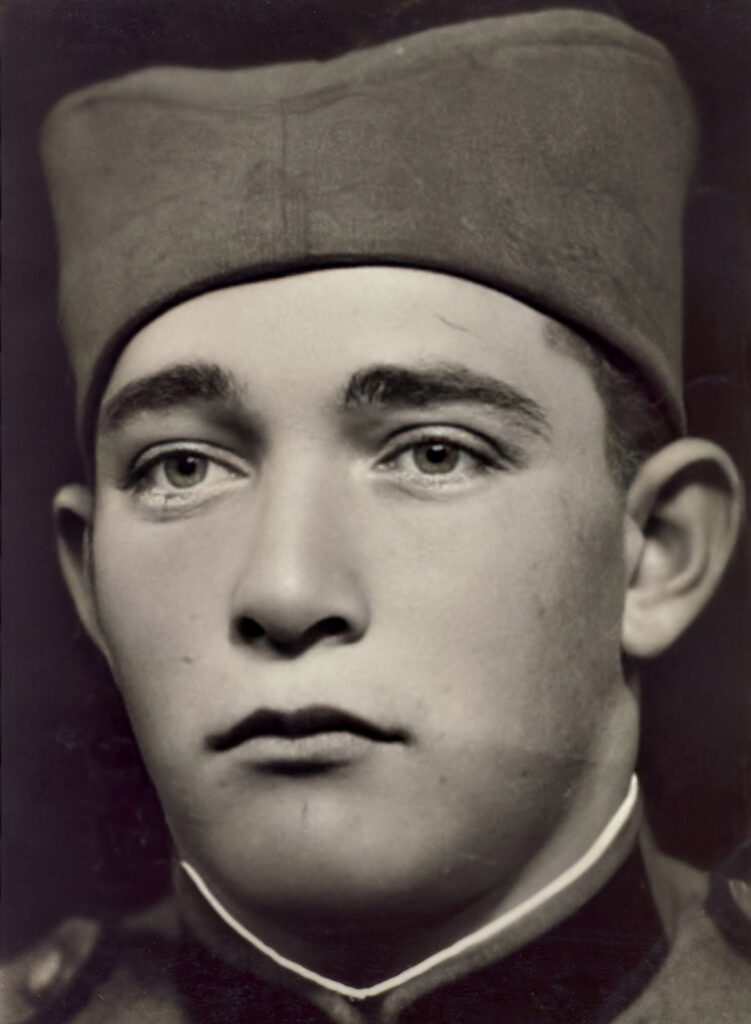 TOMAŠIĆ (Mihovil) IVAN, r. 1919. g. u Puntu. Stupio u NOV 9. rujna. 1943. Poginuo 1944. kod Razvale.