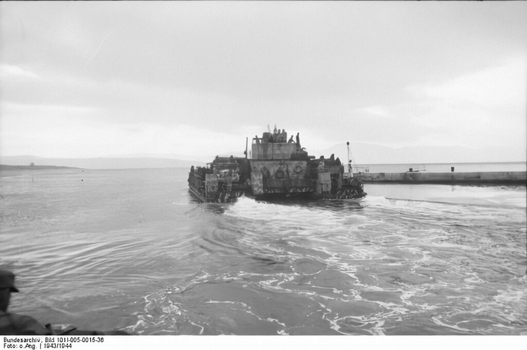 Malinska Bundesarchiv_Bild_101I-005-0015-36_Jugoslawien_Polizeieinsatz_Truppentransport