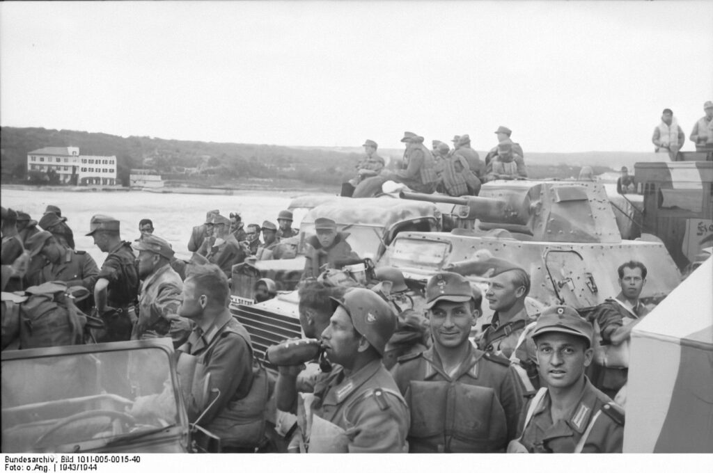 Malinska Bundesarchiv_Bild_101I-005-0015-40_Jugoslawien_Polizeieinsatz_Truppentransport